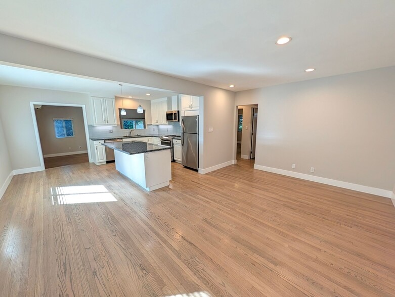 Building Photo - Magnolia Manor