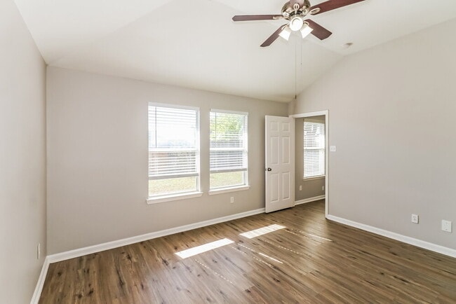 Building Photo - 19831 Billineys Park Dr