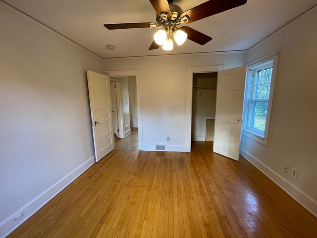 Building Photo - AVAILABLE JUNE - Beautiful 2 Bed 1 Bath Woodland Home