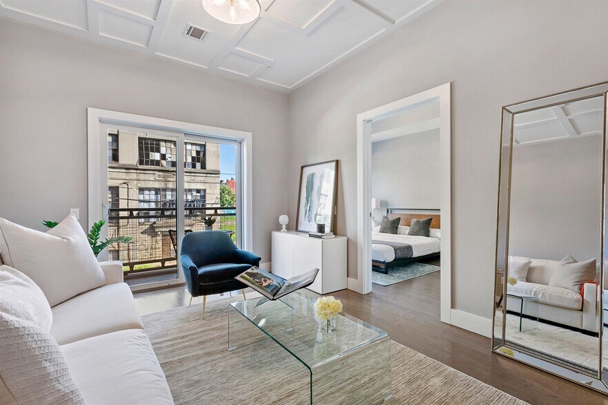 Building Photo - 313 Pine St