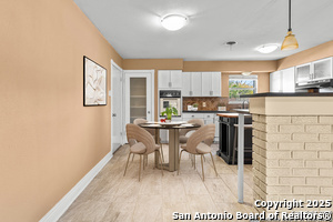 Building Photo - 4414 Tropical Dr