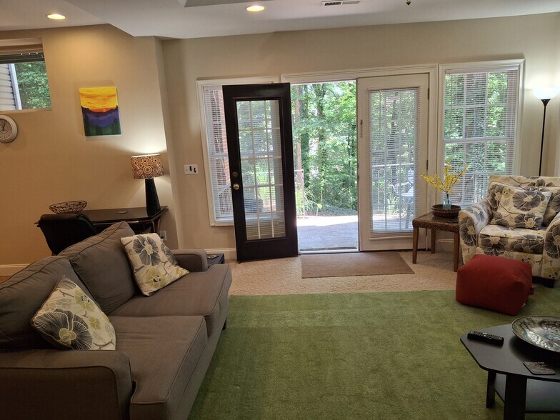 Building Photo - 203 Trinity Way