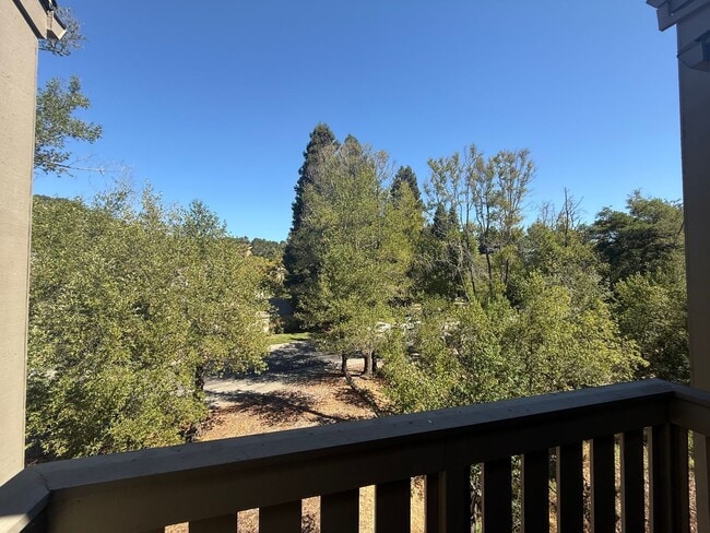 Building Photo - SPACIOUS TWO BEDROOM TWO AND HALF BATH + L...
