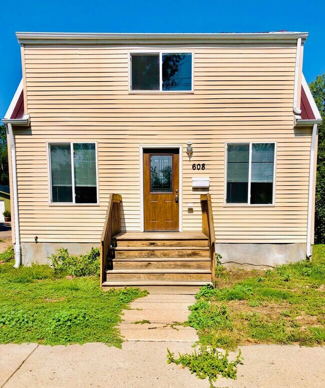 Building Photo - House- NW