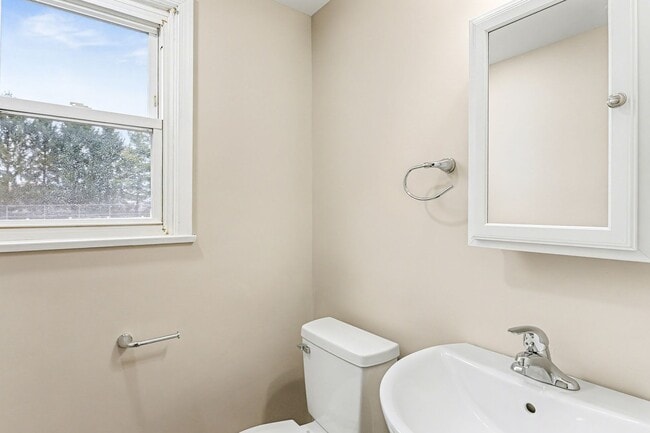 Building Photo - 218-222 S Sporting Hill Rd