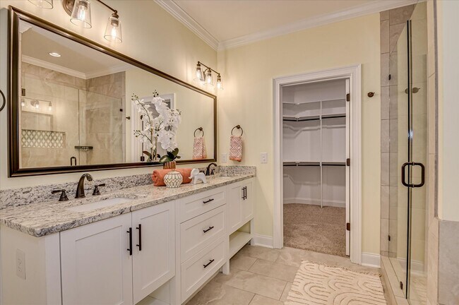 Building Photo - 3067 Rosewood Dr