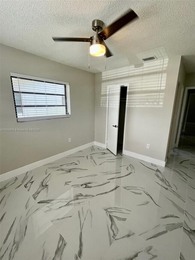 Building Photo - 21123 E Dixie Hwy