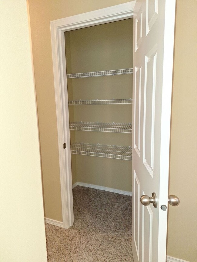 Building Photo - Central Valley Area - 2 Story Home (3Bed, 2.5 Bath)