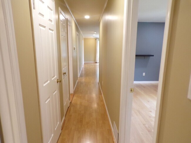 Building Photo - WOW Factor Home in Alexandria