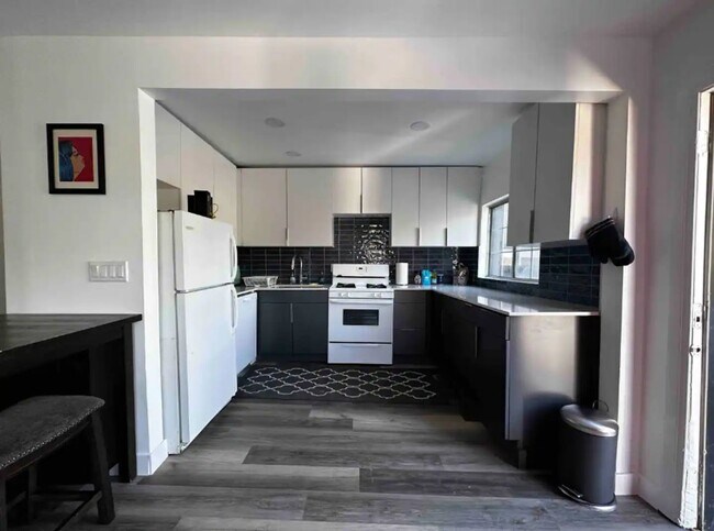 Building Photo - 1192 Innes Ave