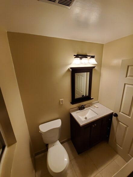 Building Photo - 1123 Chula Vista Ave