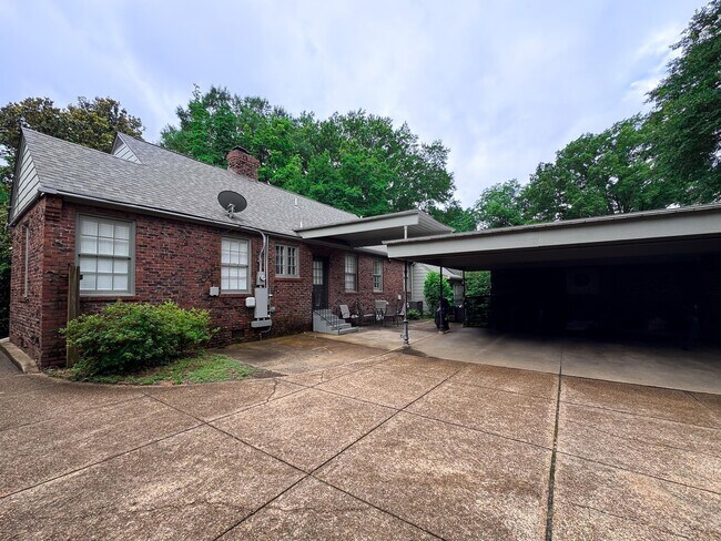 Building Photo - 3350 Highland Park Pl