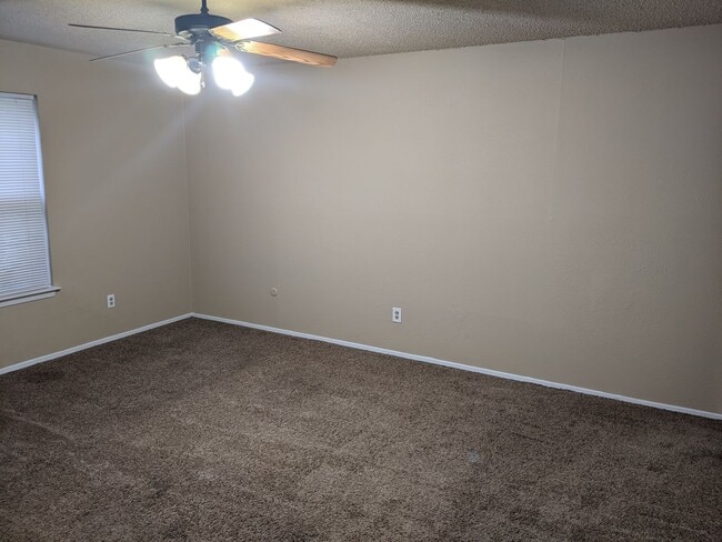 Building Photo - 4702 Green Hollow Dr