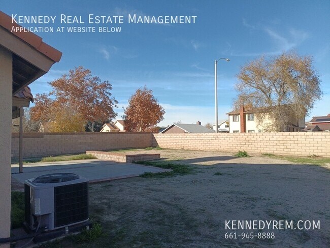 Building Photo - 1843 E Mesa Dr