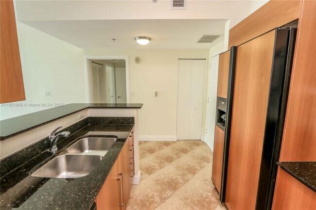 Building Photo - 335 S Biscayne Blvd