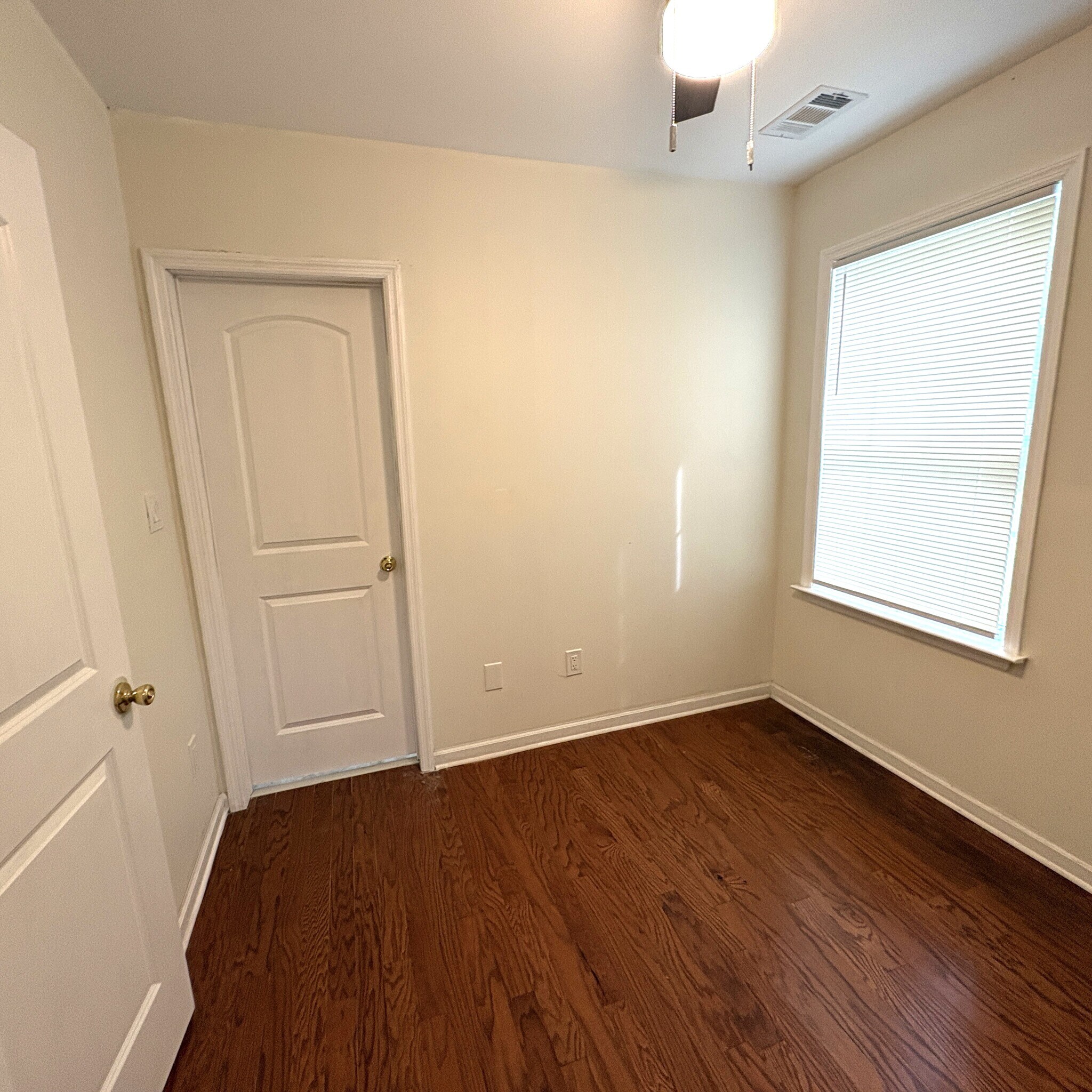 Building Photo - 825 Forest Lake Dr S