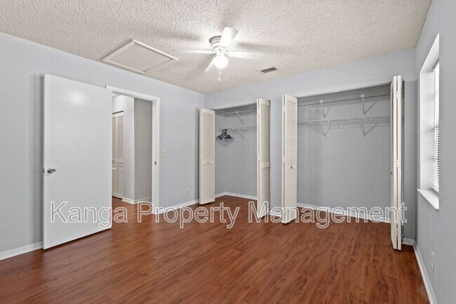 Building Photo - 408 N Cypress Dr