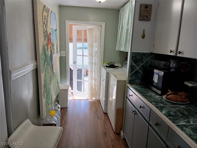 Building Photo - 2105 Cypress Ct