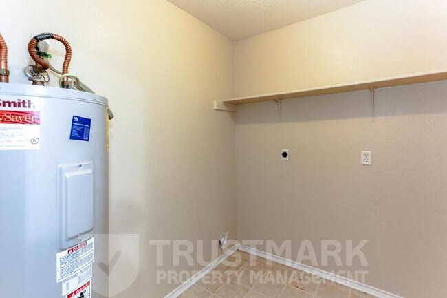 Building Photo - 4501 Mattie Dr