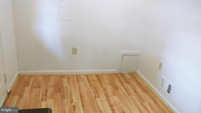 Building Photo - 126 S Virginia Ave