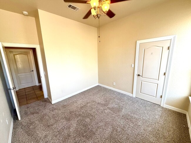 Building Photo - *COMING SOON* Luxurious 2-Story Home in Gated Stone Oak Community – Pool & Lawn Care Included