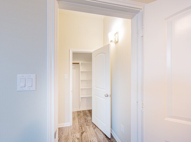 Building Photo - 3032 Stonebriar Ct