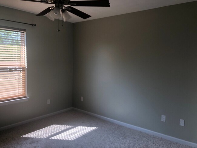 Building Photo - Spacious Home on a Beautiful Lot in a Quiet Neighborhood! *SPECIAL: 1/2 OFF 1st Month + Military ...