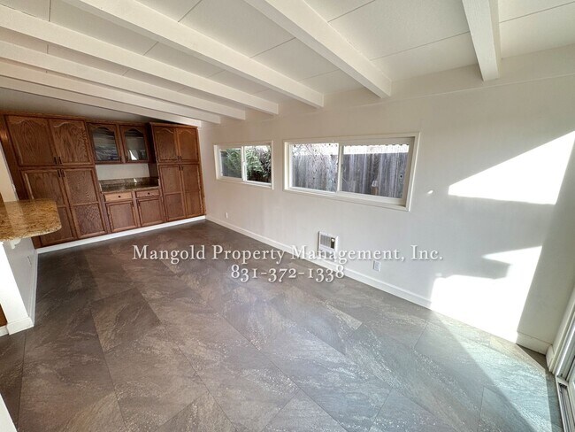 Building Photo - Beautiful 3-Bed, 2 Bath Mission Fields Home in Carmel-by-the-Sea with Modern Kitchen and Hardwood...