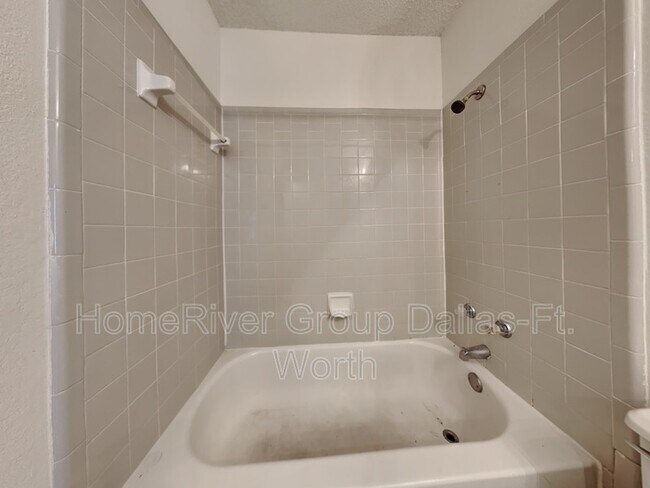 Building Photo - 816 Castleview Dr