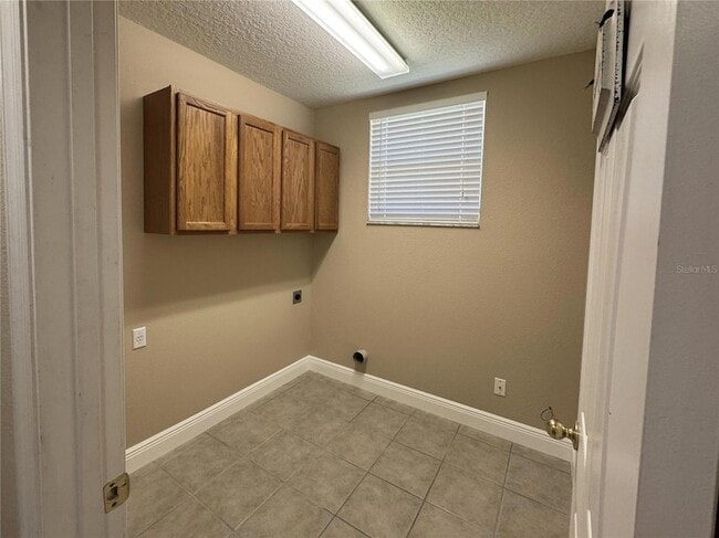 Building Photo - 5040 Walnut Ridge Dr