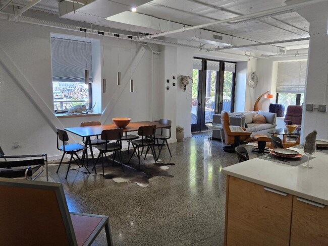 Building Photo - 790 Front St