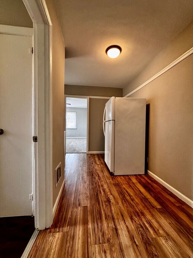 Building Photo - Beautiful 1 bed apartment, just off I-675 ...