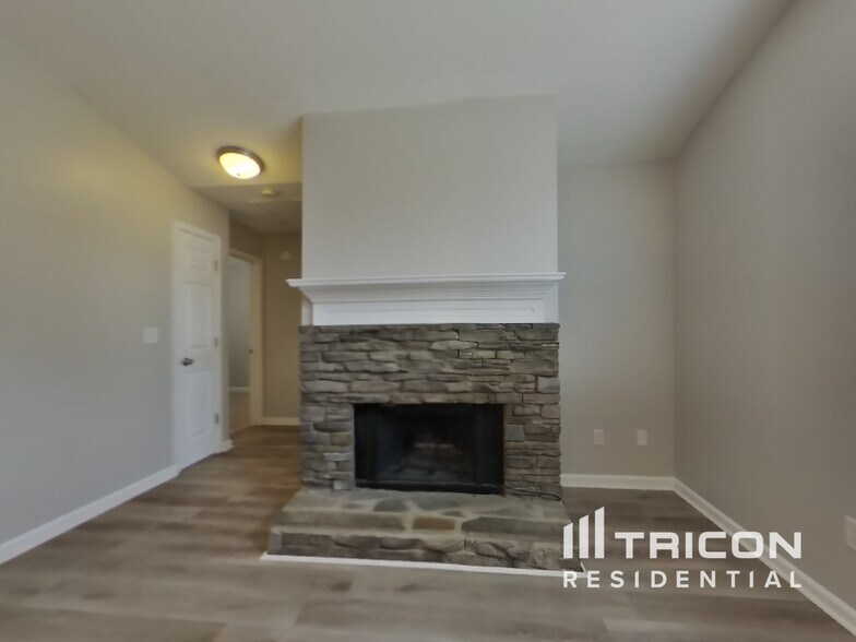 Building Photo - 514 Woodwind Dr