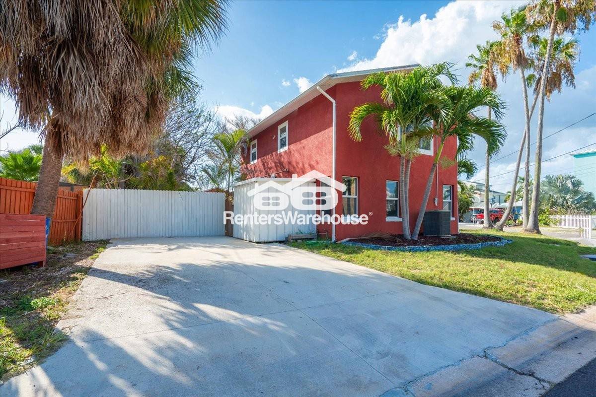 Building Photo - 13100 Boca Ciega Ave