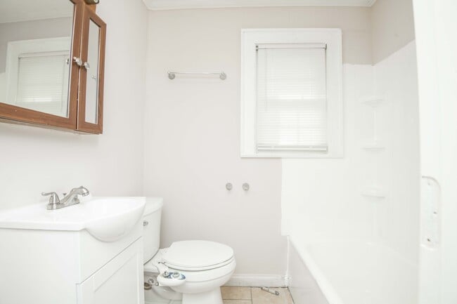 Building Photo - 1148 Baker Ave