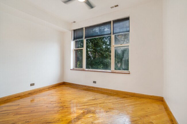 Building Photo - 1301 50th Ct