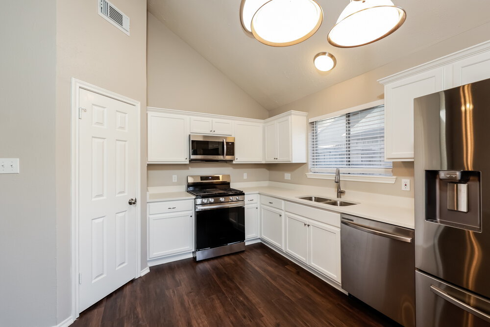 Building Photo - 12215 White River Dr