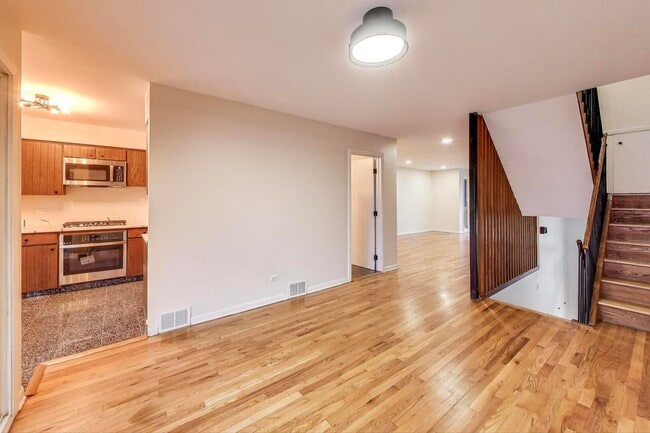 Building Photo - 2803 S Michigan Ave