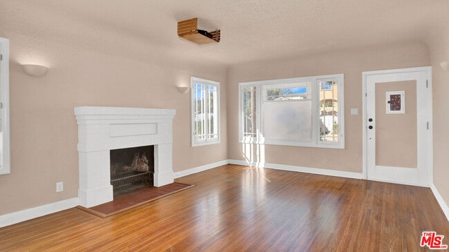 Building Photo - 6180 Oak Crest Way