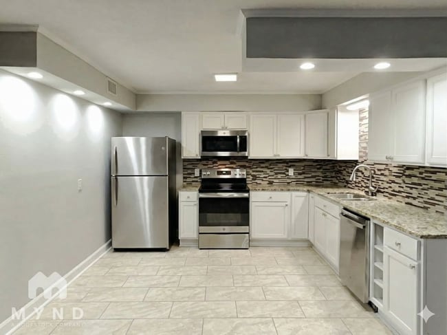 Building Photo - 2141 Province Ln