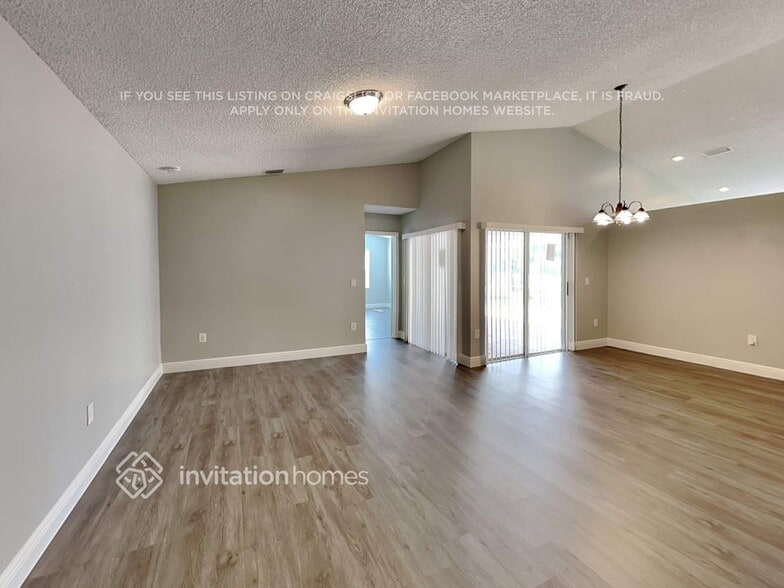 Building Photo - 3350 NW 78th Ave