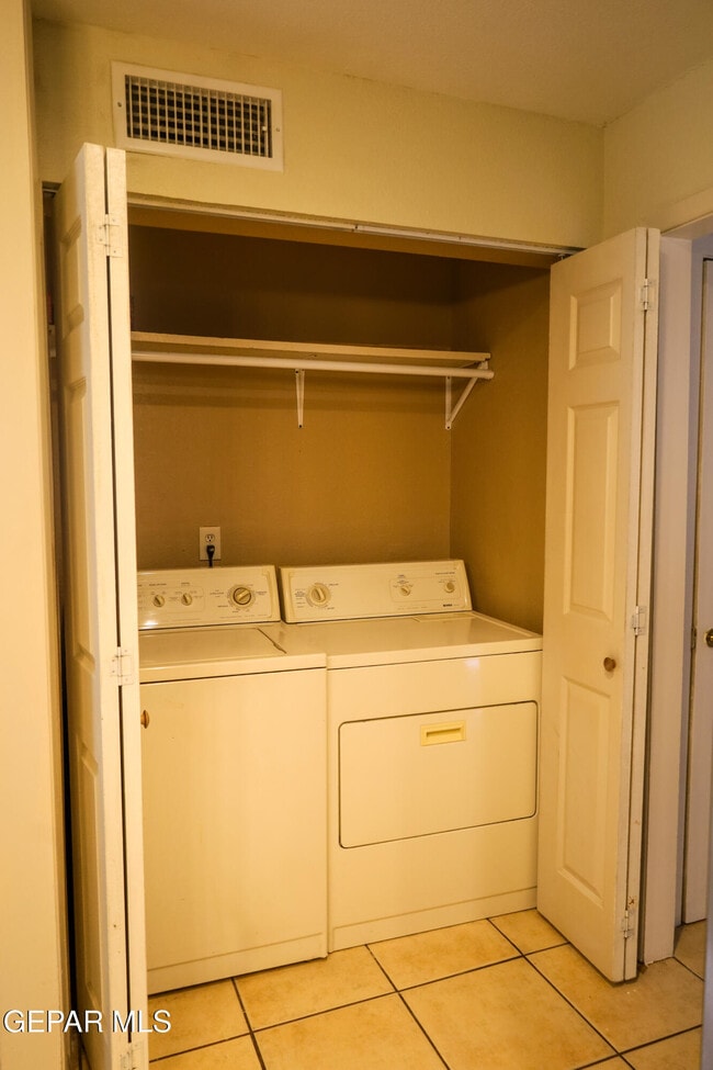 Building Photo - 5822 Beaumont Pl