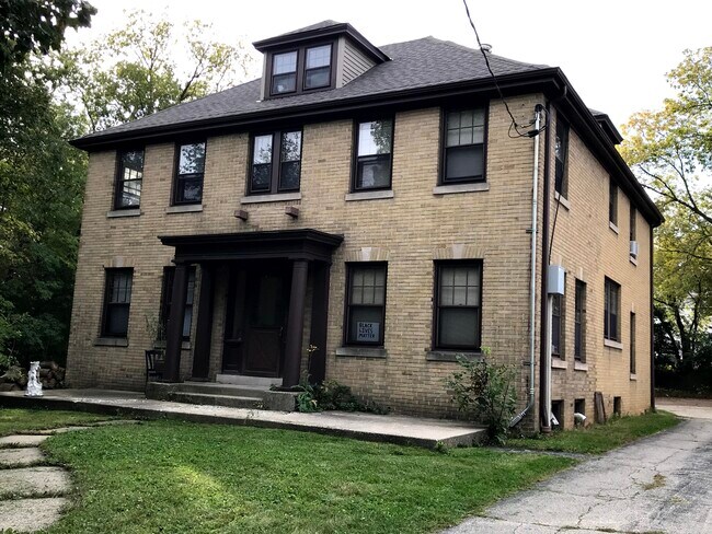 Front view - 1237 E Vienna Ave