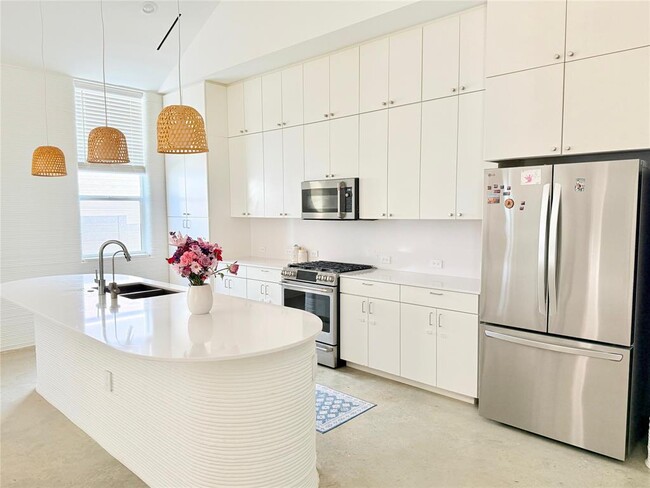 Building Photo - 332 Blue Blaze Trl