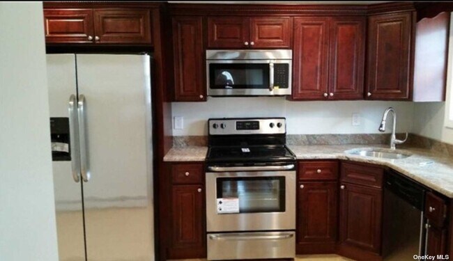 Building Photo - 66 Cedarhurst Ave