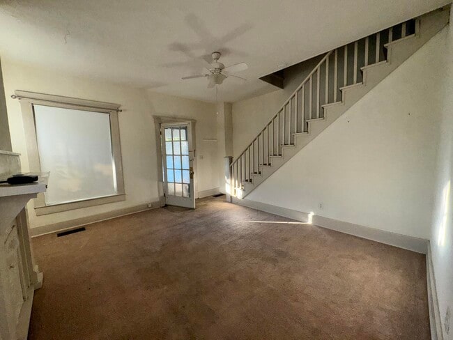 Building Photo - 423 Steele St