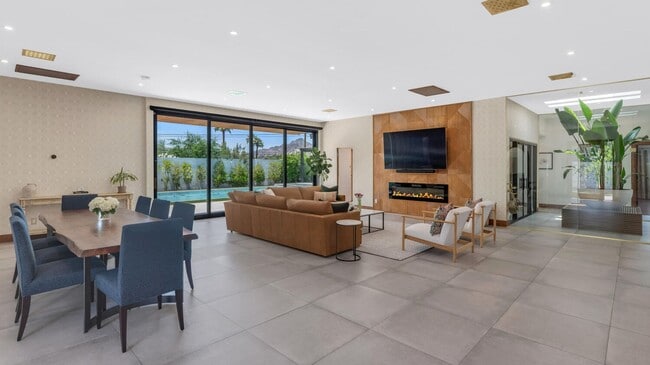 Building Photo - 5812 N 44th Pl