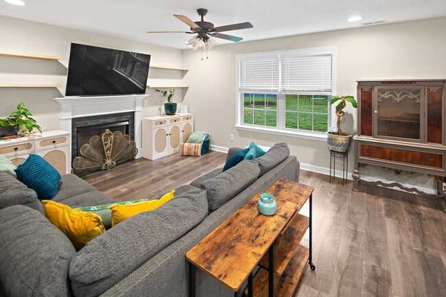 Building Photo - 305 Oleander Ln