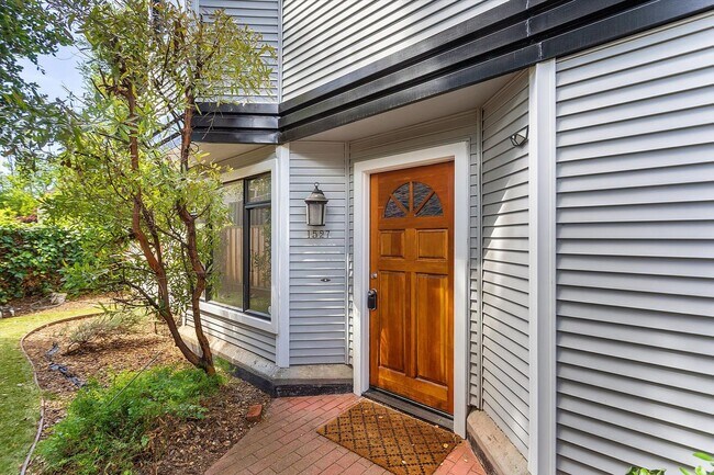 Building Photo - 1527 Verdi St