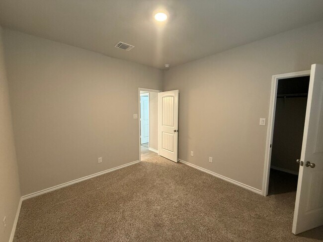 Building Photo - GORGEOUS 3-bedroom 2-bathroom home in Cedarbrook Estates!